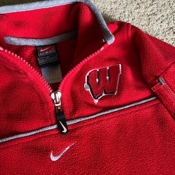 Nike Team Wisconsin Badgers 3/4 Zip Fleece Pullover Kids Sz 2T - Picture 4 of 10